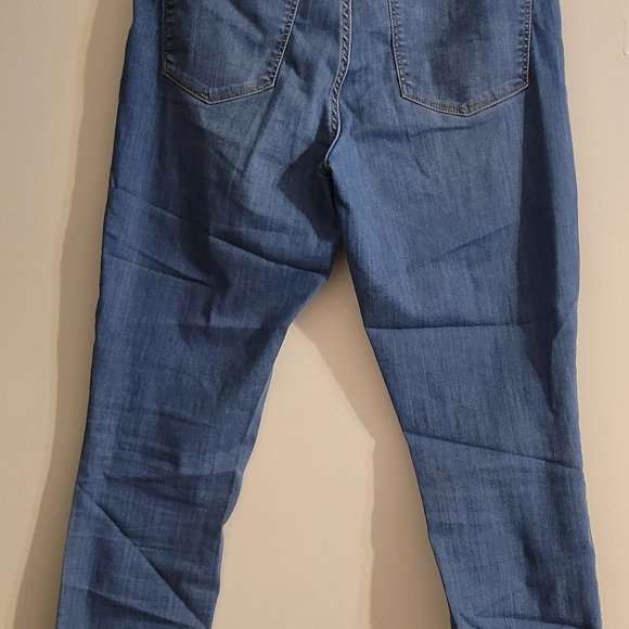 Universal Thread Curvy Jeans 8/29 - Picture 3 of 3